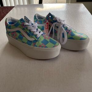 VANS “Off The Wall “ Women’s Platform Sneakers NWT